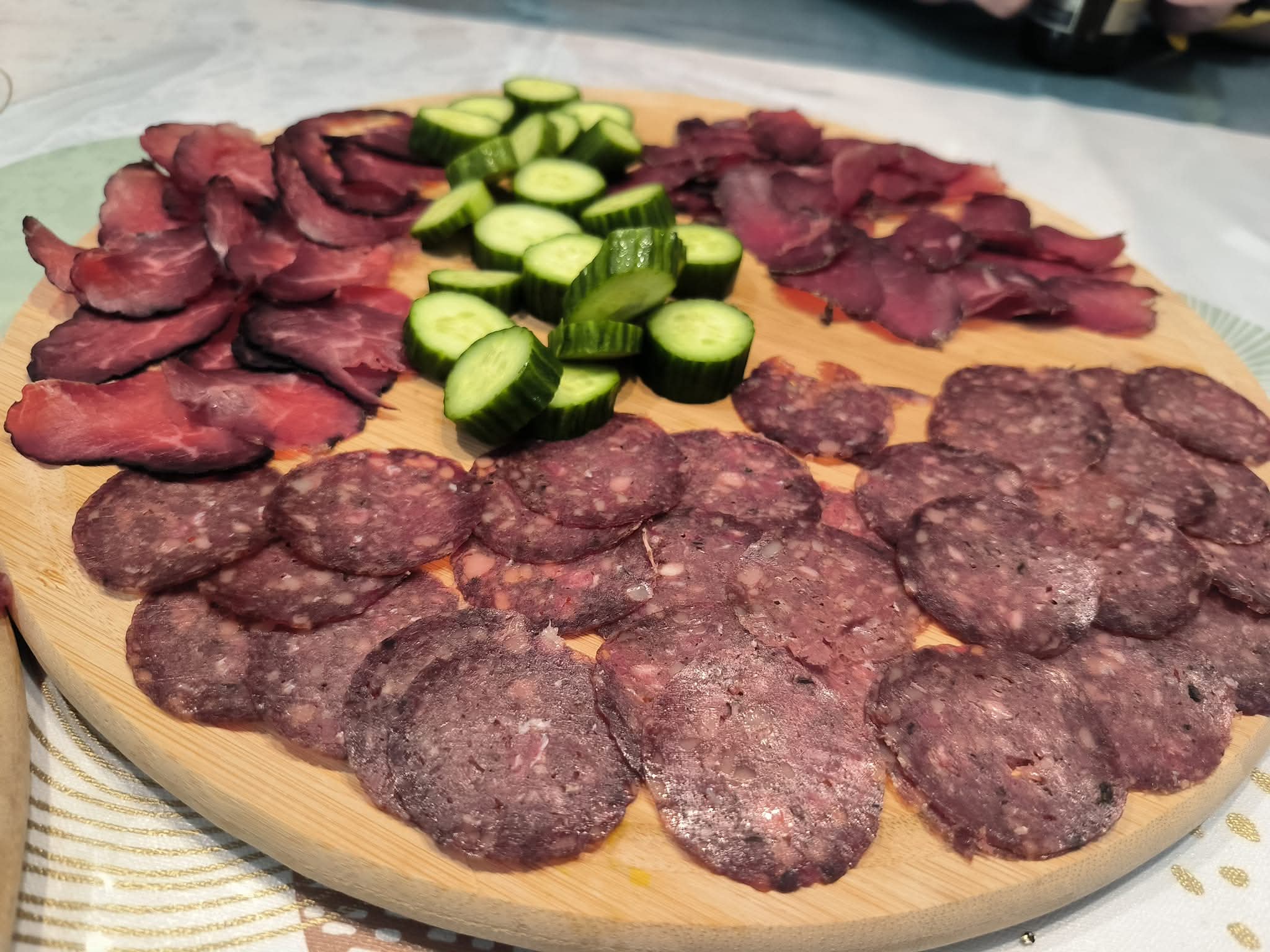 סלמי חורשט סבזי